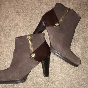 Valdini Brown Suede Leather Ankle Bootie